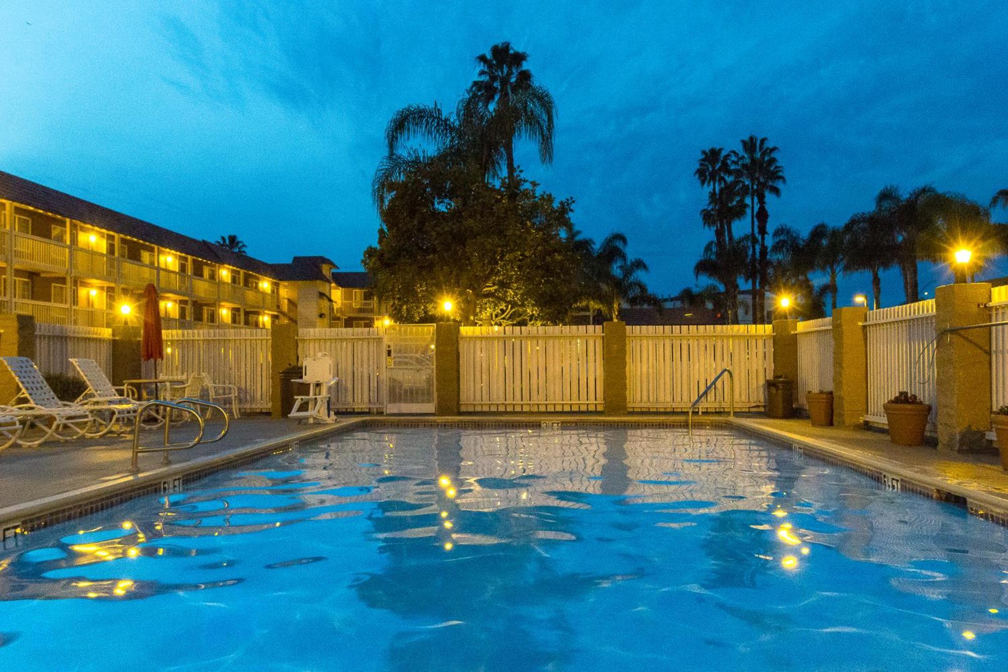 Ramada By Wyndham Costa Mesa/Newport Beach Kültér fotó